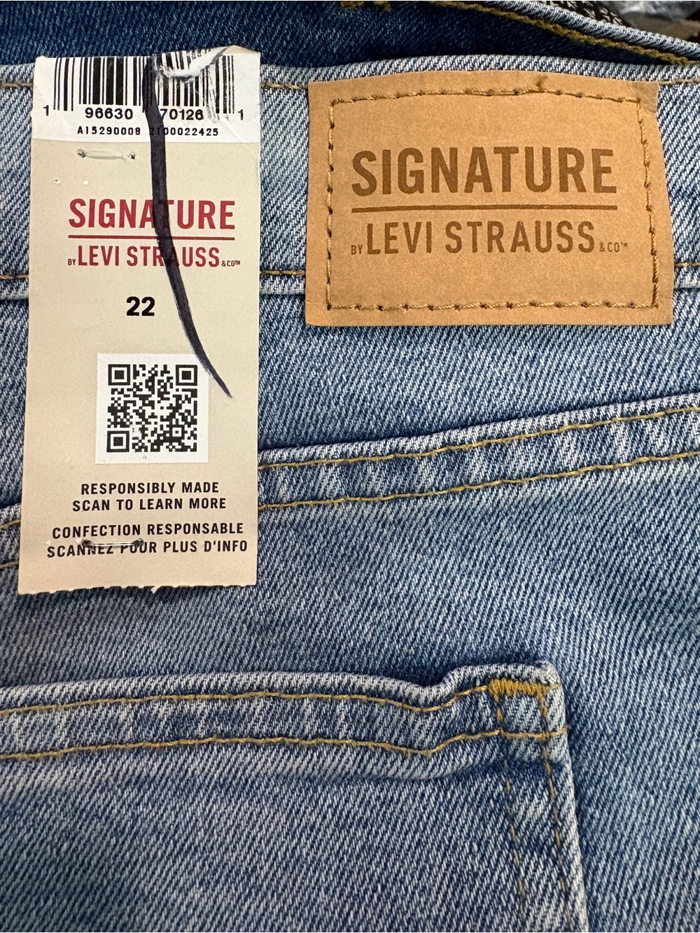 NEW Levi Strauss Signature Comfort Denim Shorts, SZ 22 - Picture 6 of 7